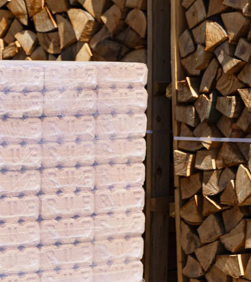 Wir haben RUF-Briketts mit Brennholz verglichen: Wann lohnt es sich, auf RUF umzusteigen?