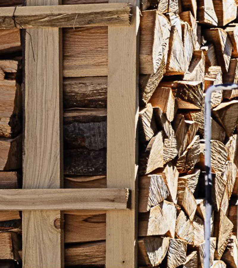 Suchen Sie Brennholz mit Lieferung? Von St. Pölten bis Salzburg